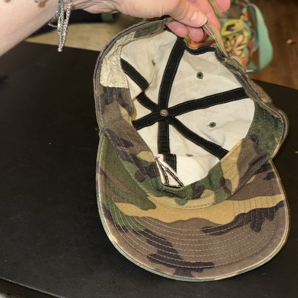 Atlanta Braves Camo Hat - Picture 4 of 5